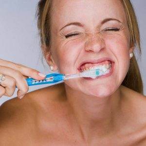 cepillado y embarazo 300x300 - Evita el cepillado dental excesivo